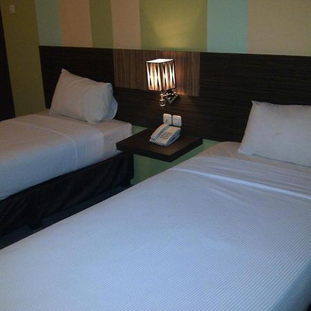 Pose In Hotel Джокьякарта Экстерьер фото